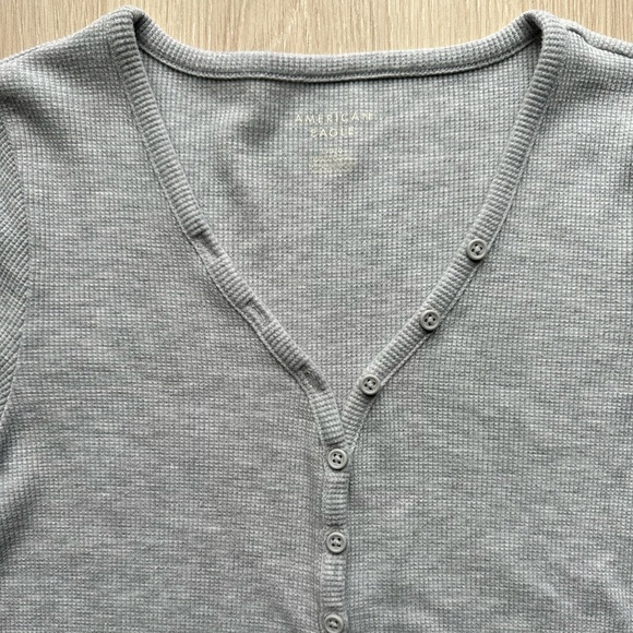 American Eagle Waffle Henley T-Shirt Women’s L Light Gray Long Sleeve - Picture 2 of 7